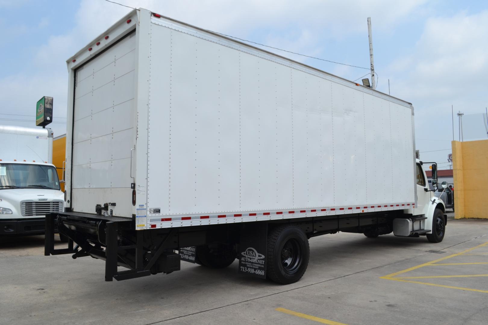 2019 WHITE /BLACK FREIGHTLINER M2-106 with an CUMMINS B6.7L 240HP engine, ALLISON 2500RDS AUTOMATIC transmission, located at 9172 North Fwy, Houston, TX, 77037, (713) 910-6868, 29.887470, -95.411903 - Photo#4